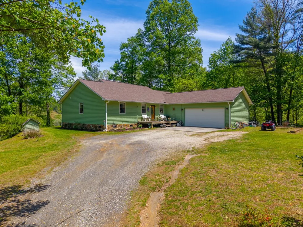 1364 Atoah Road Robbinsville, NC 28771