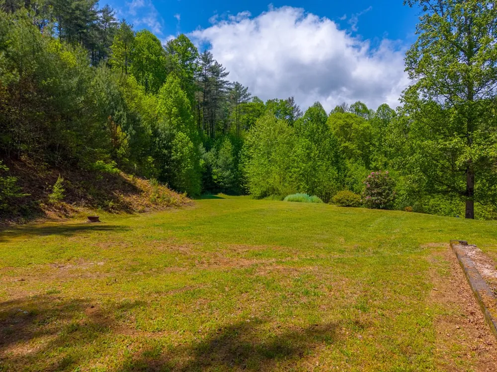 1364 Atoah Road Robbinsville, NC 28771