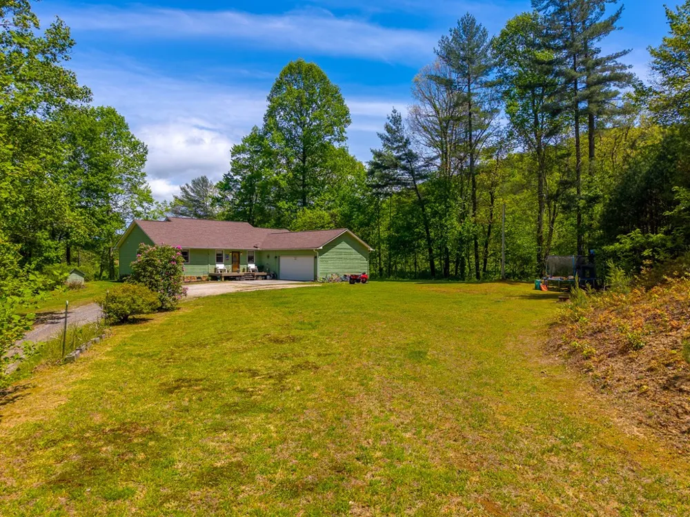 1364 Atoah Road Robbinsville, NC 28771