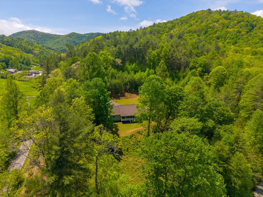 1364 Atoah Road Robbinsville, NC 28771