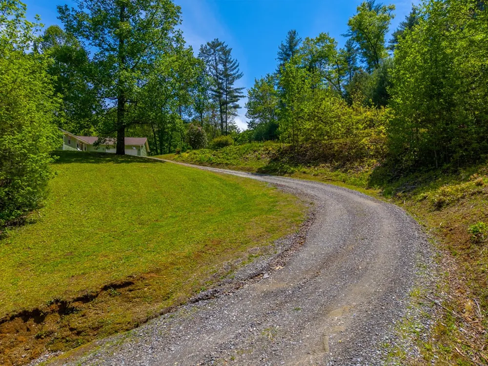 1364 Atoah Road Robbinsville, NC 28771