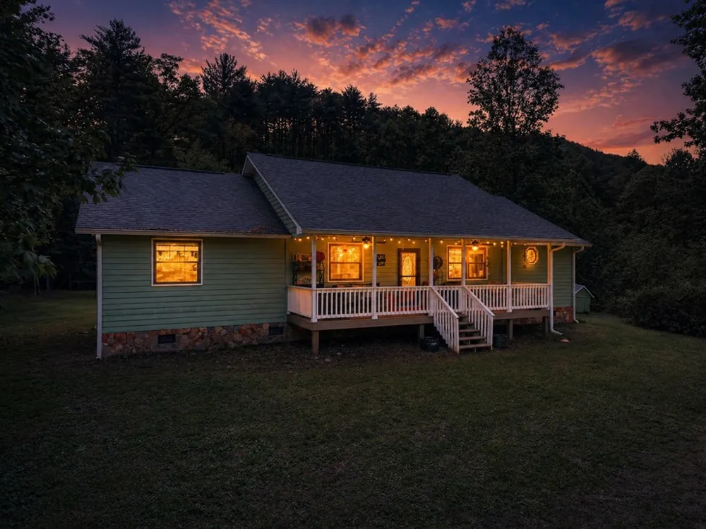 1364 Atoah Road Robbinsville, NC 28771