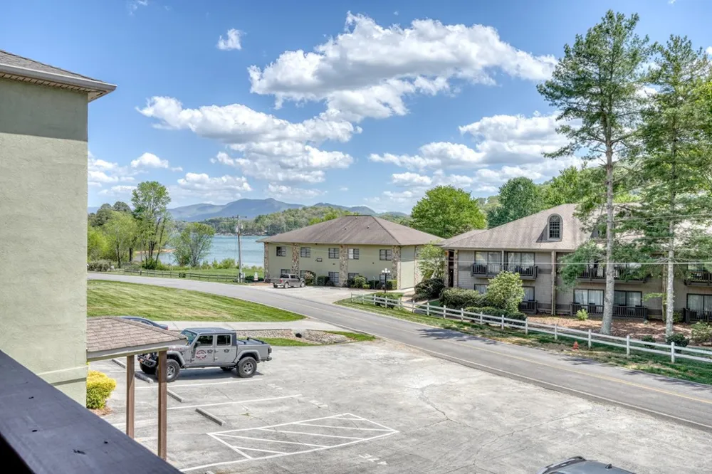1647e Lakeview Drive Young Harris, GA 30582
