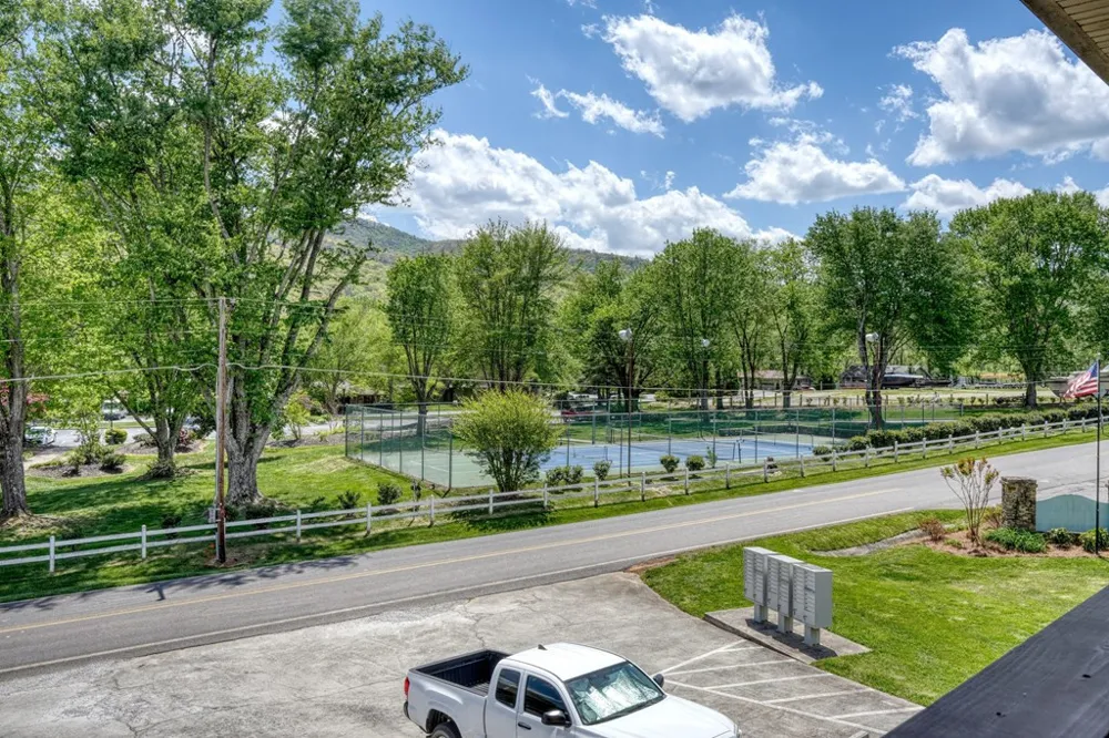 1647e Lakeview Drive Young Harris, GA 30582