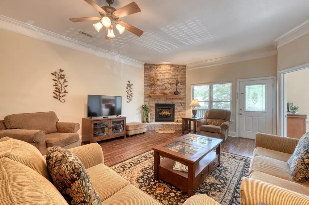 1647e Lakeview Drive Young Harris, GA 30582