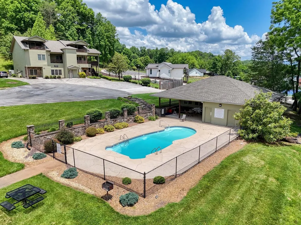 1647e Lakeview Drive Young Harris, GA 30582