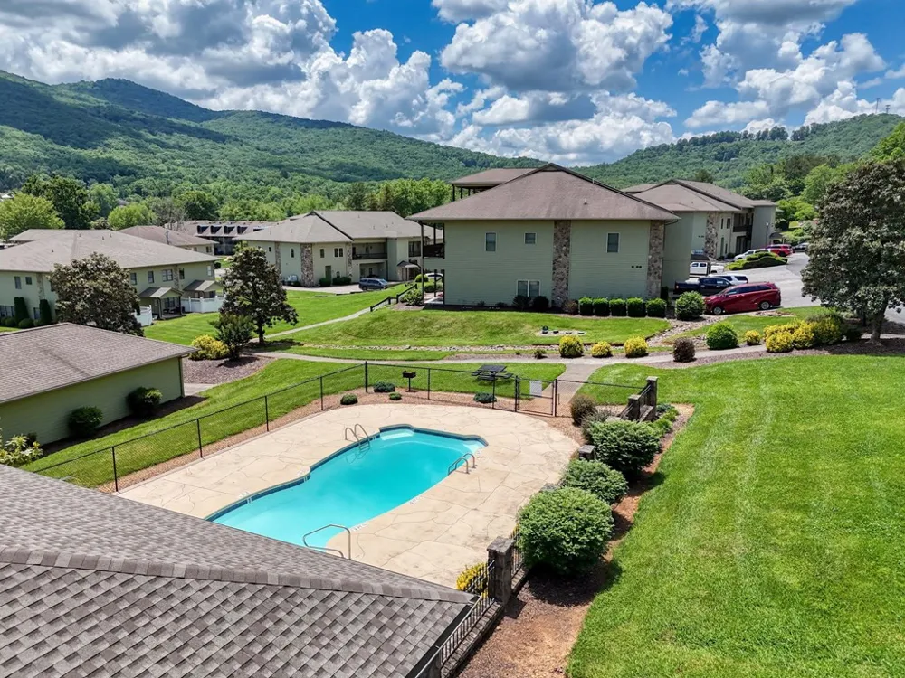 1647e Lakeview Drive Young Harris, GA 30582
