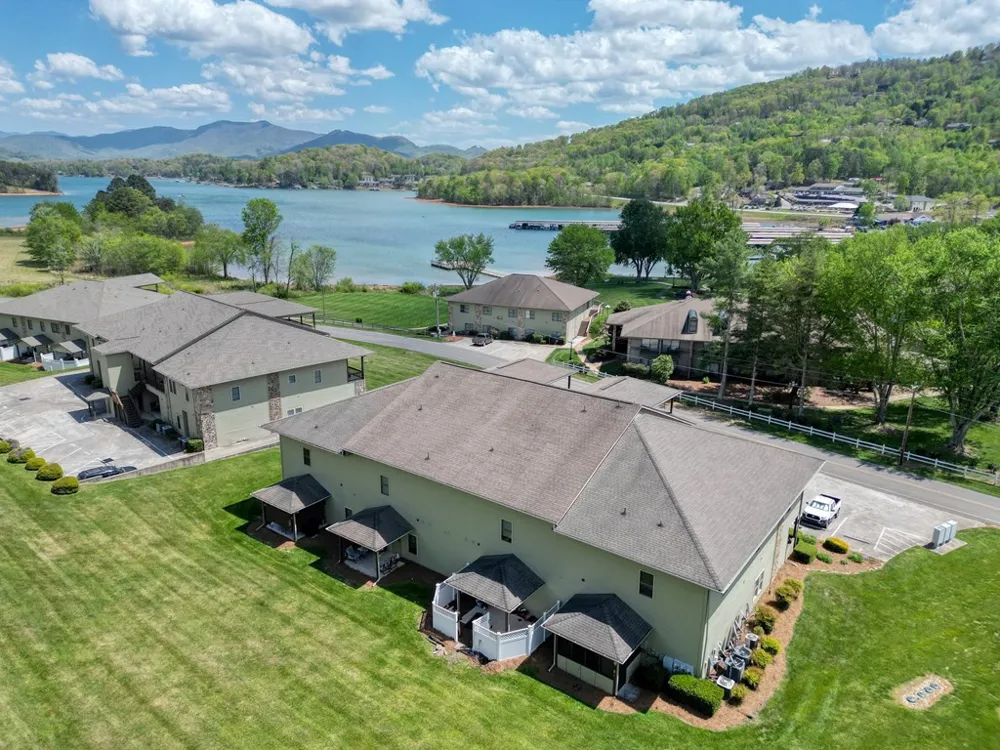 1647e Lakeview Drive Young Harris, GA 30582