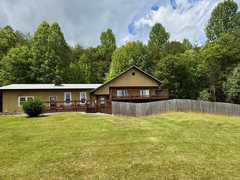 876 Gibson Hill Road Hiawassee, GA 30546