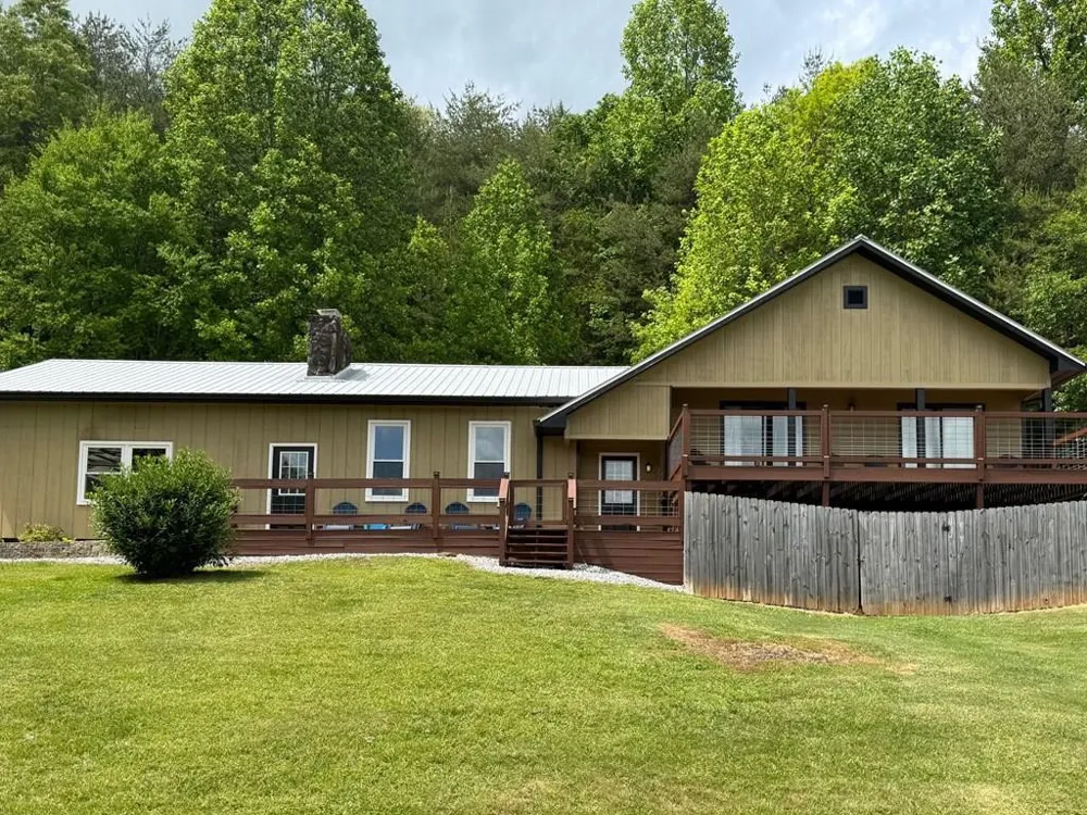 876 Gibson Hill Road Hiawassee, GA 30546