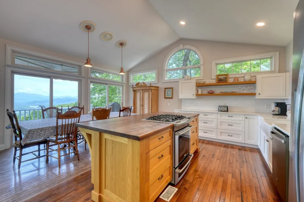 860 Ramey Mountain Road Hiawassee, GA 30546