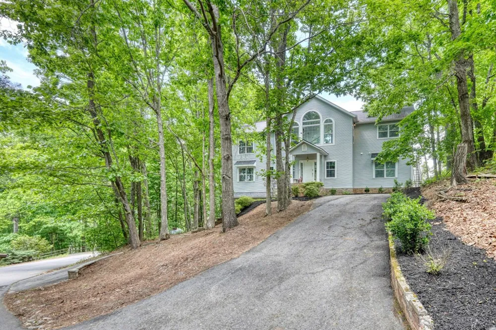 860 Ramey Mountain Road Hiawassee, GA 30546