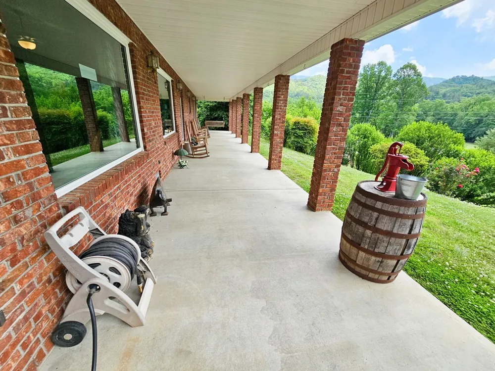 45 Sulpher Lane Andrews, NC 28901