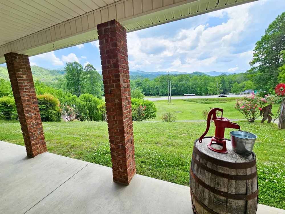 45 Sulpher Lane Andrews, NC 28901