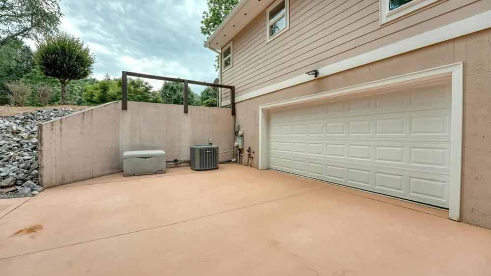515 Barlow Fields Drive Hayesville, NC 28904