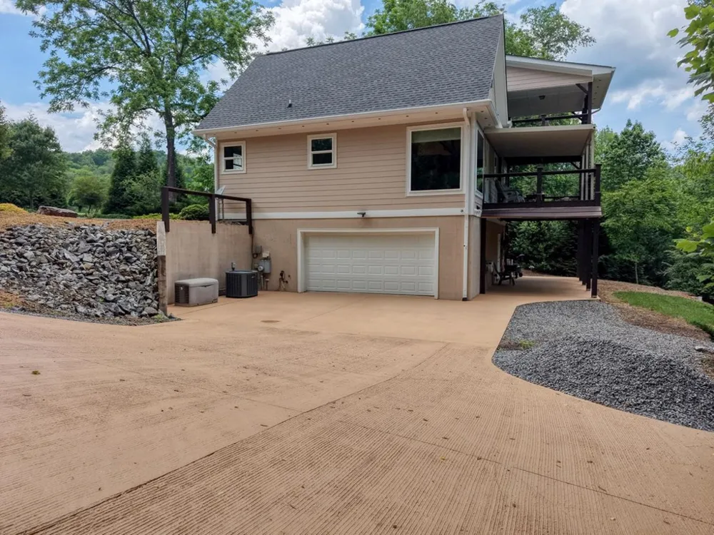 515 Barlow Fields Drive Hayesville, NC 28904