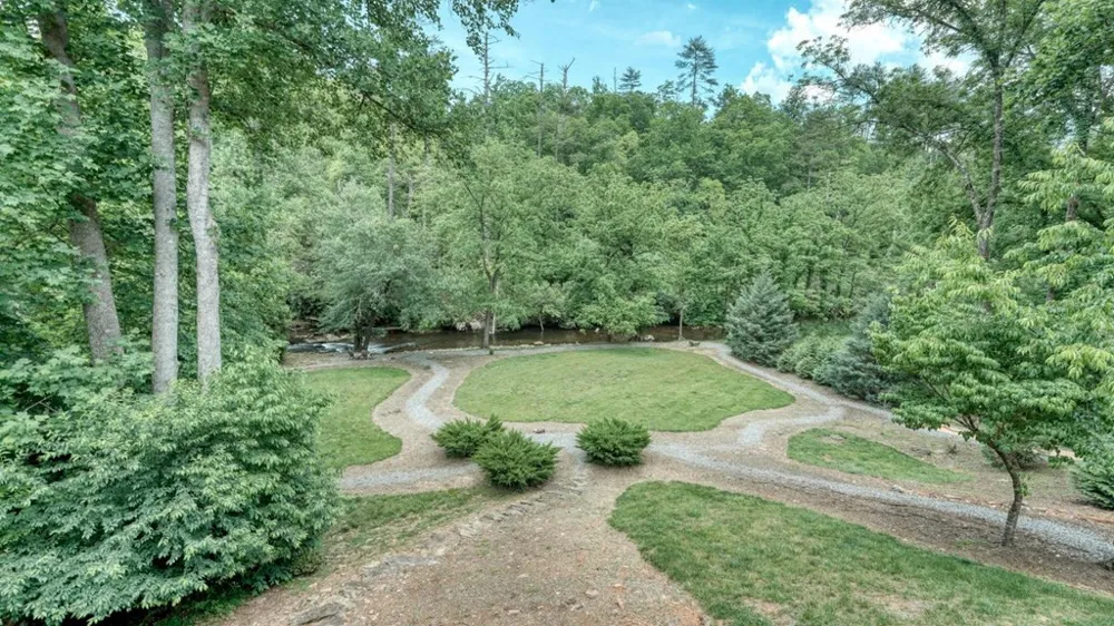 515 Barlow Fields Drive Hayesville, NC 28904