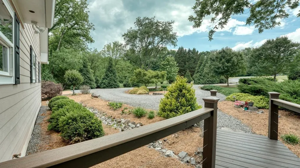 515 Barlow Fields Drive Hayesville, NC 28904