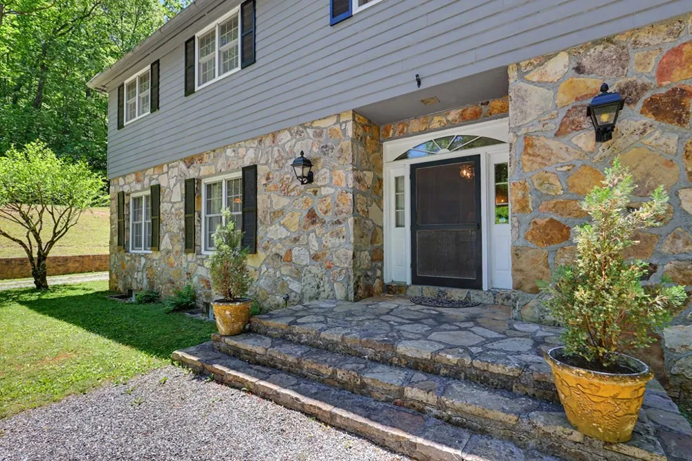 1127 Burch Branch Road Hiawassee, GA 30546