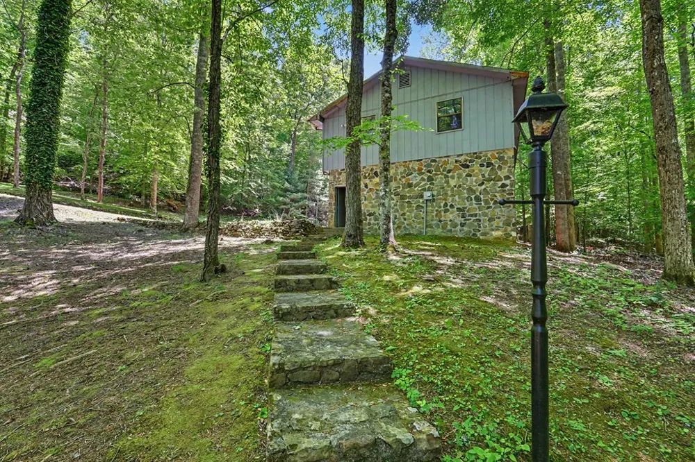 1127 Burch Branch Road Hiawassee, GA 30546