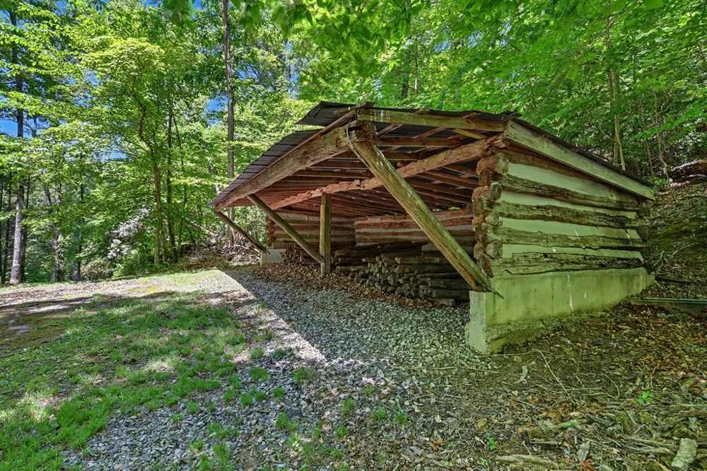 1127 Burch Branch Road Hiawassee, GA 30546