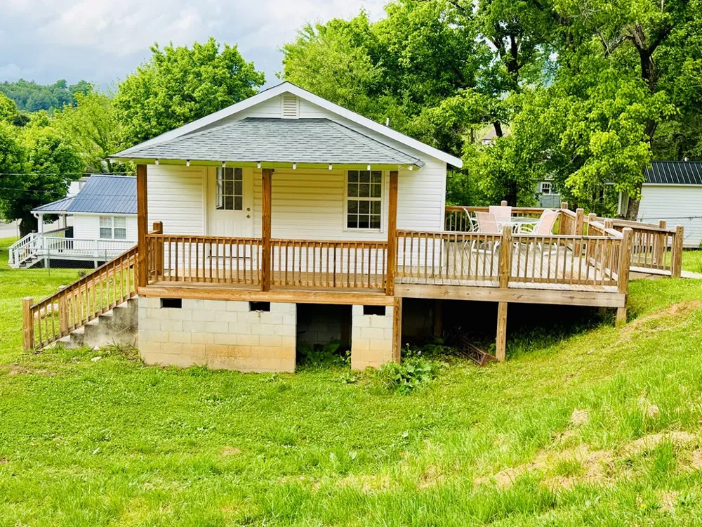 319 Circle Street Robbinsville, NC 28771