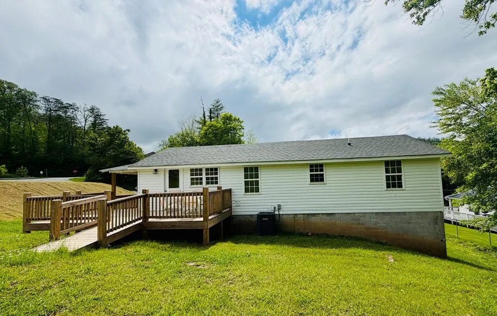 319 Circle Street Robbinsville, NC 28771