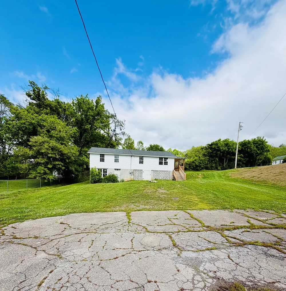 319 Circle Street Robbinsville, NC 28771