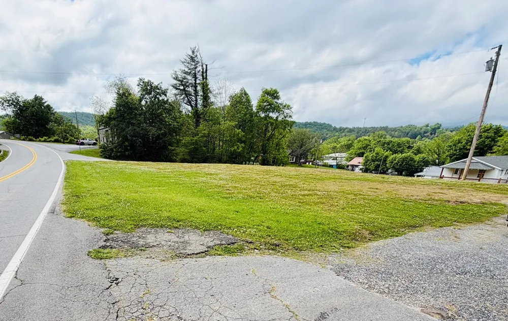 319 Circle Street Robbinsville, NC 28771