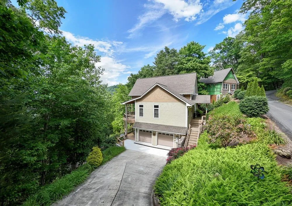 113 Snowbird Trail Robbinsville, NC 28771