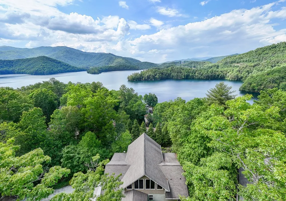 113 Snowbird Trail Robbinsville, NC 28771