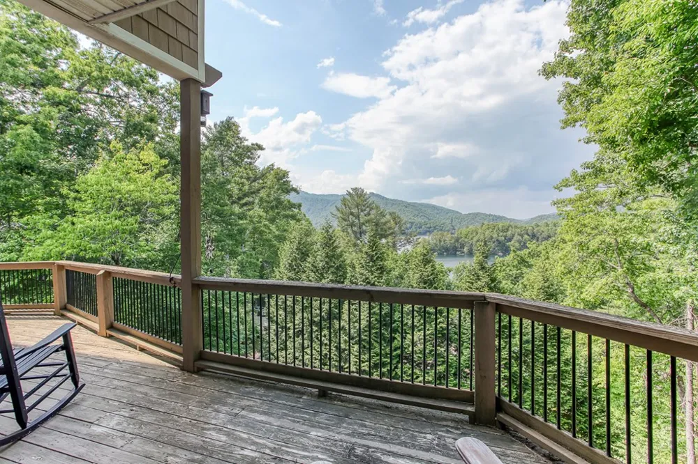 113 Snowbird Trail Robbinsville, NC 28771