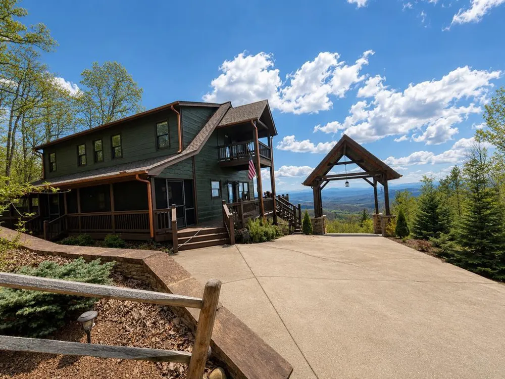 486 Henderson Lane Mineral Bluff, GA 30559