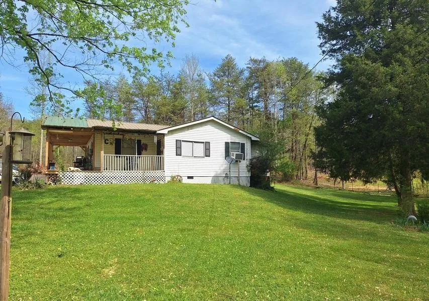 180 Walker Road Tellico Plains, TN 37385