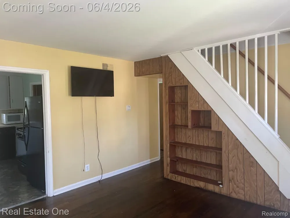 25963 Powers Avenue Dearborn Heights City, MI 48125