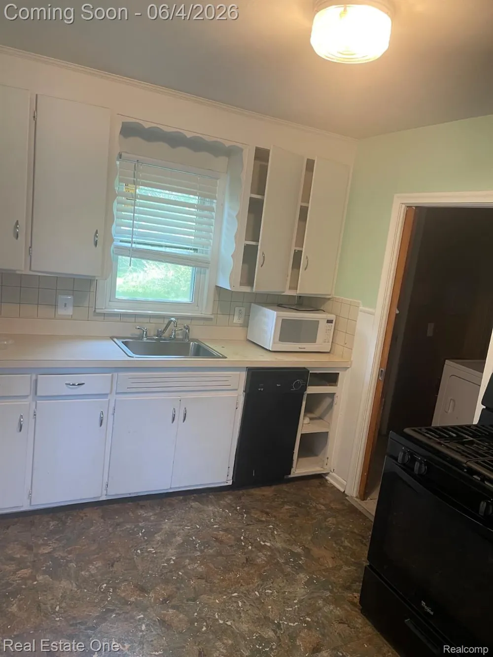 25963 Powers Avenue Dearborn Heights City, MI 48125
