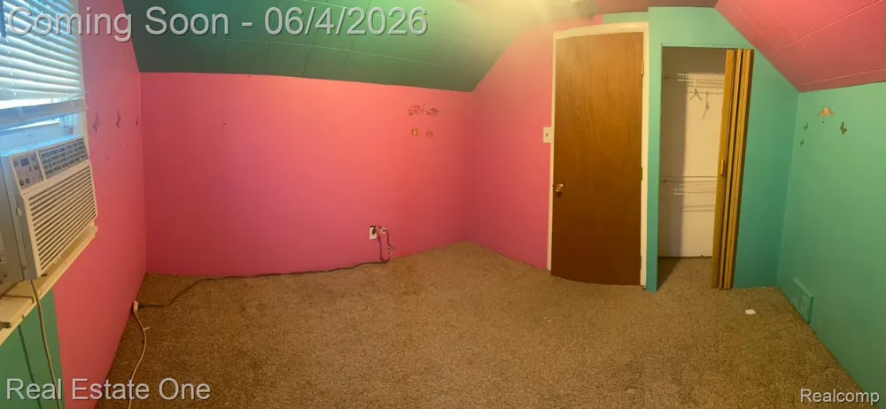 25963 Powers Avenue Dearborn Heights City, MI 48125