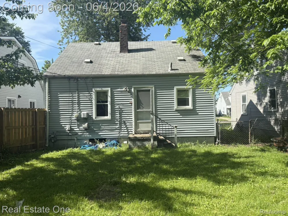 25963 Powers Avenue Dearborn Heights City, MI 48125