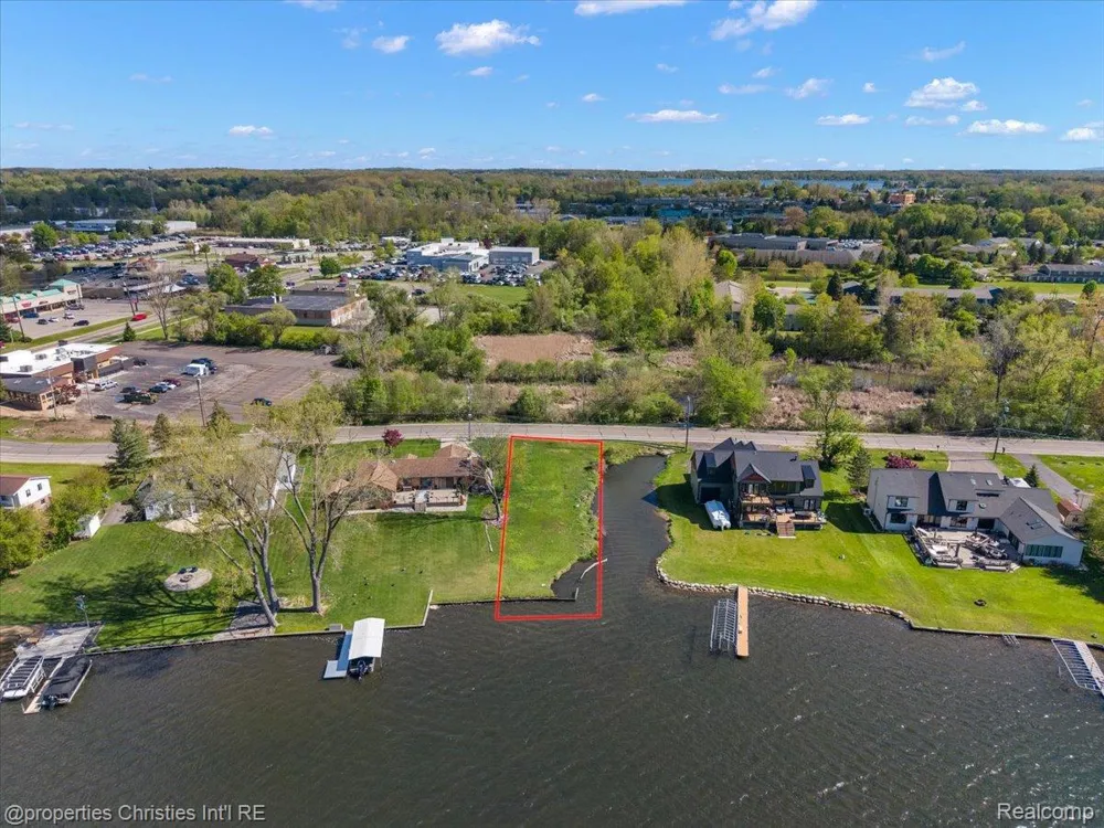 188 Wolverine Drive Wolverine Lake Village, MI 48390