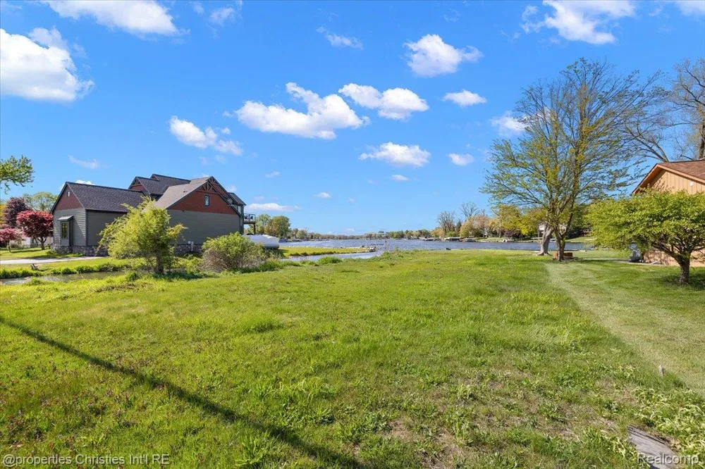 188 Wolverine Drive Wolverine Lake Village, MI 48390