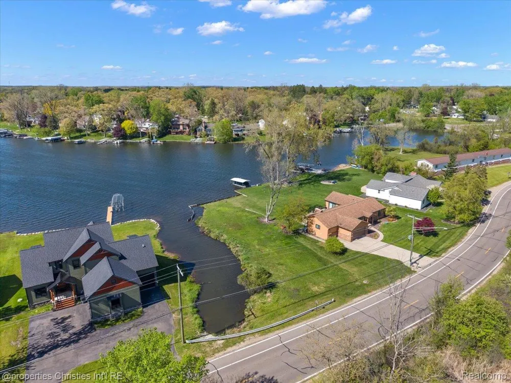 188 Wolverine Drive Wolverine Lake Village, MI 48390