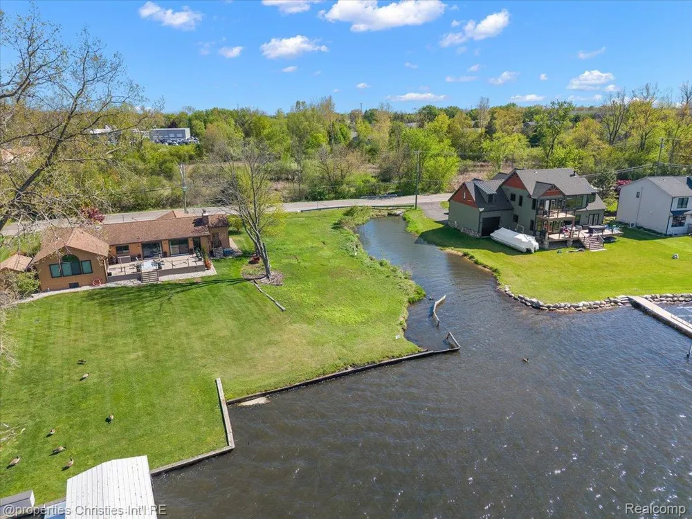 188 Wolverine Drive Wolverine Lake Village, MI 48390