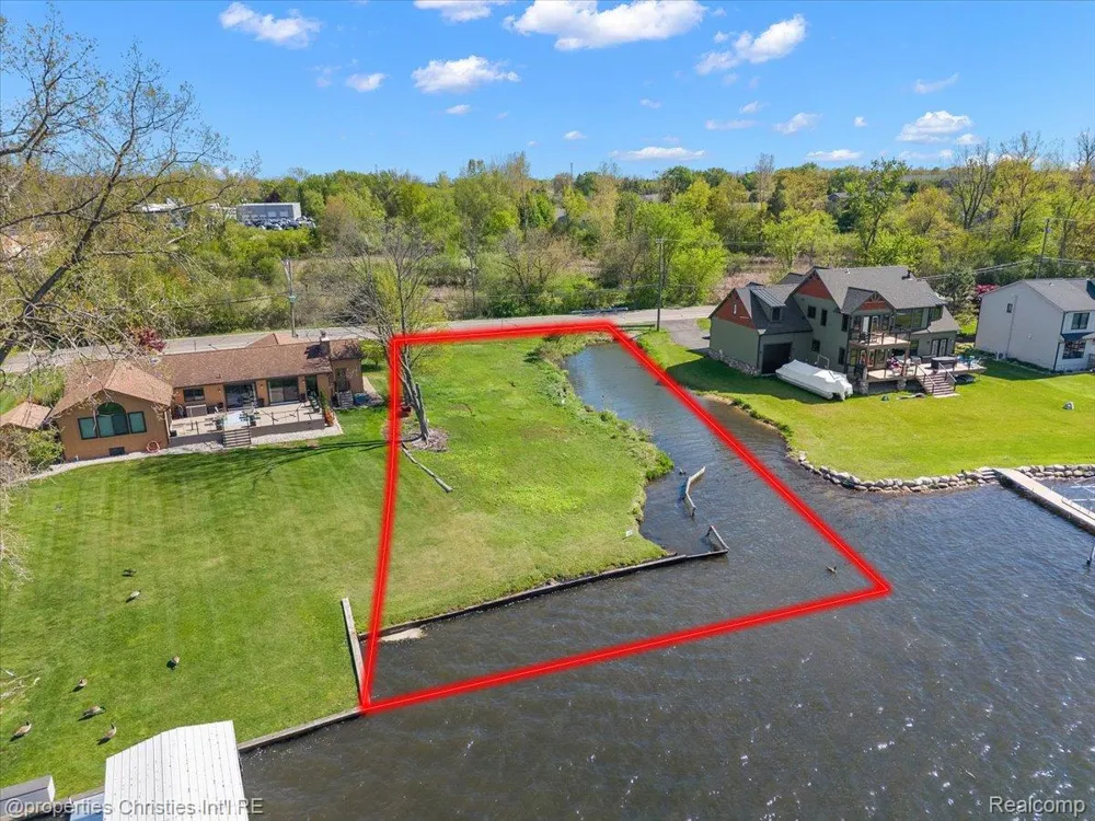 188 Wolverine Drive Wolverine Lake Village, MI 48390