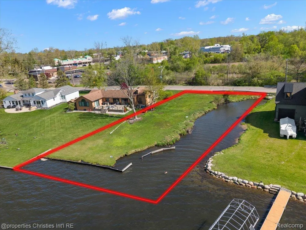 188 Wolverine Drive Wolverine Lake Village, MI 48390