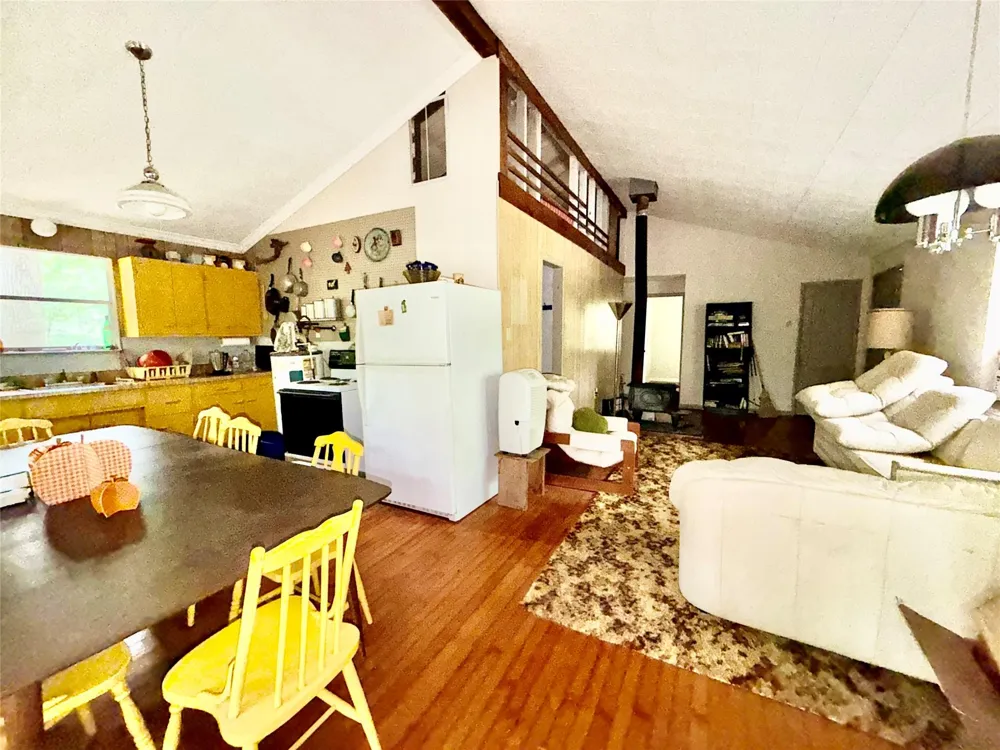 962 Fm 256 E Woodville, TX 75979