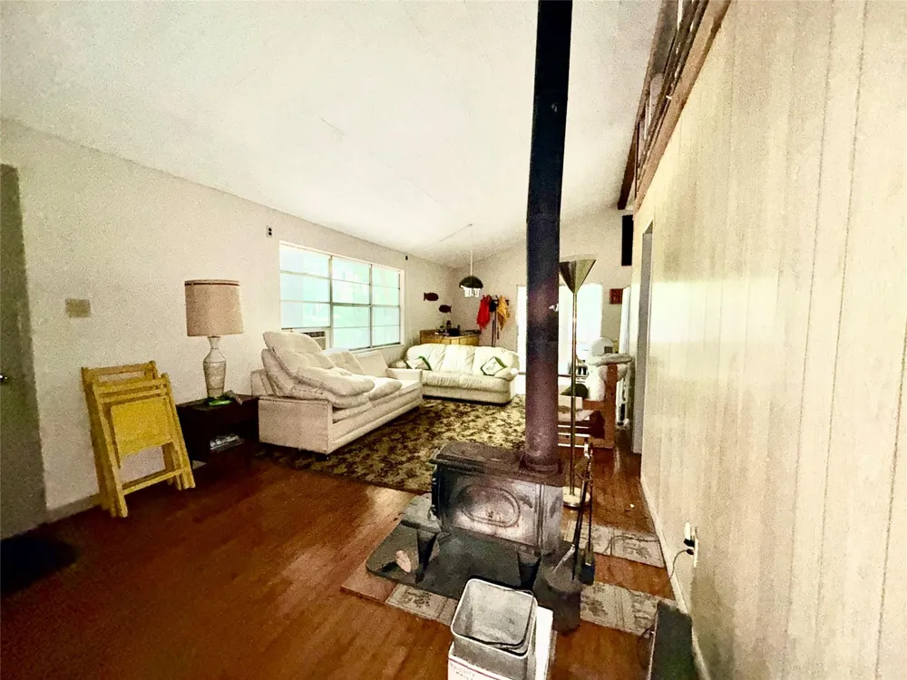 962 Fm 256 E Woodville, TX 75979