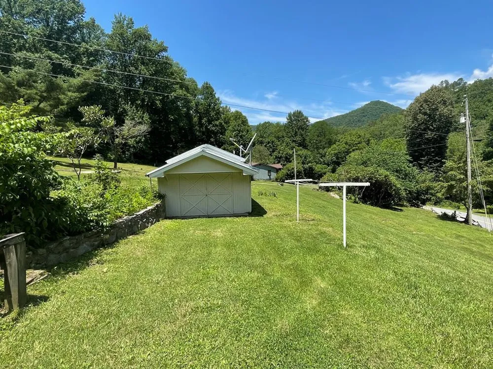 3400 Franks Creek Robbinsville, NC 28771