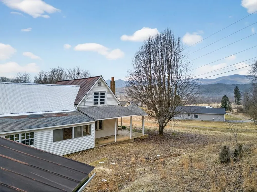 1917 Fairview Road Andrews, NC 28901