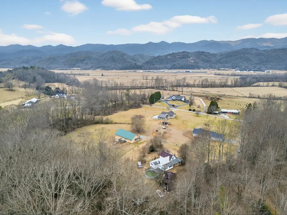 1917 Fairview Road Andrews, NC 28901