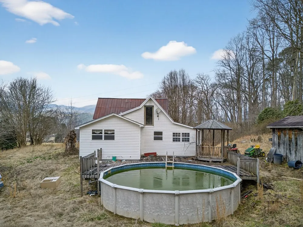 1917 Fairview Road Andrews, NC 28901